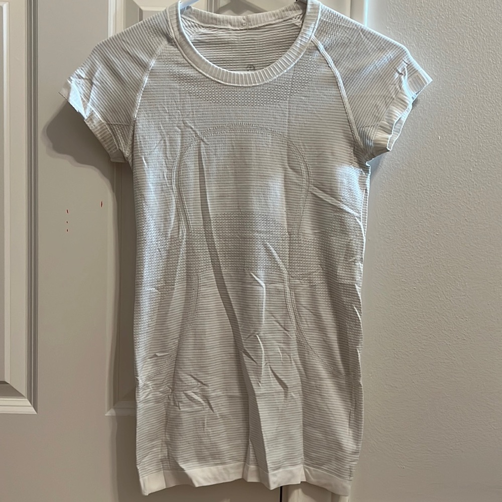 Lululemon Swiftly Tech Short Sleeve white size 6